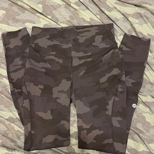 Lululemon Base Pace HR Brushed Tight 28" Camo Sz 6